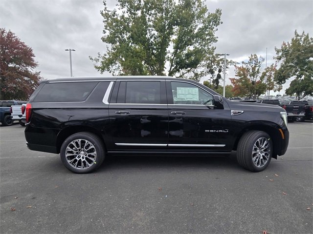 New 2026 GMC Yukon XL Denali w/ Denali Reserve Package image 3