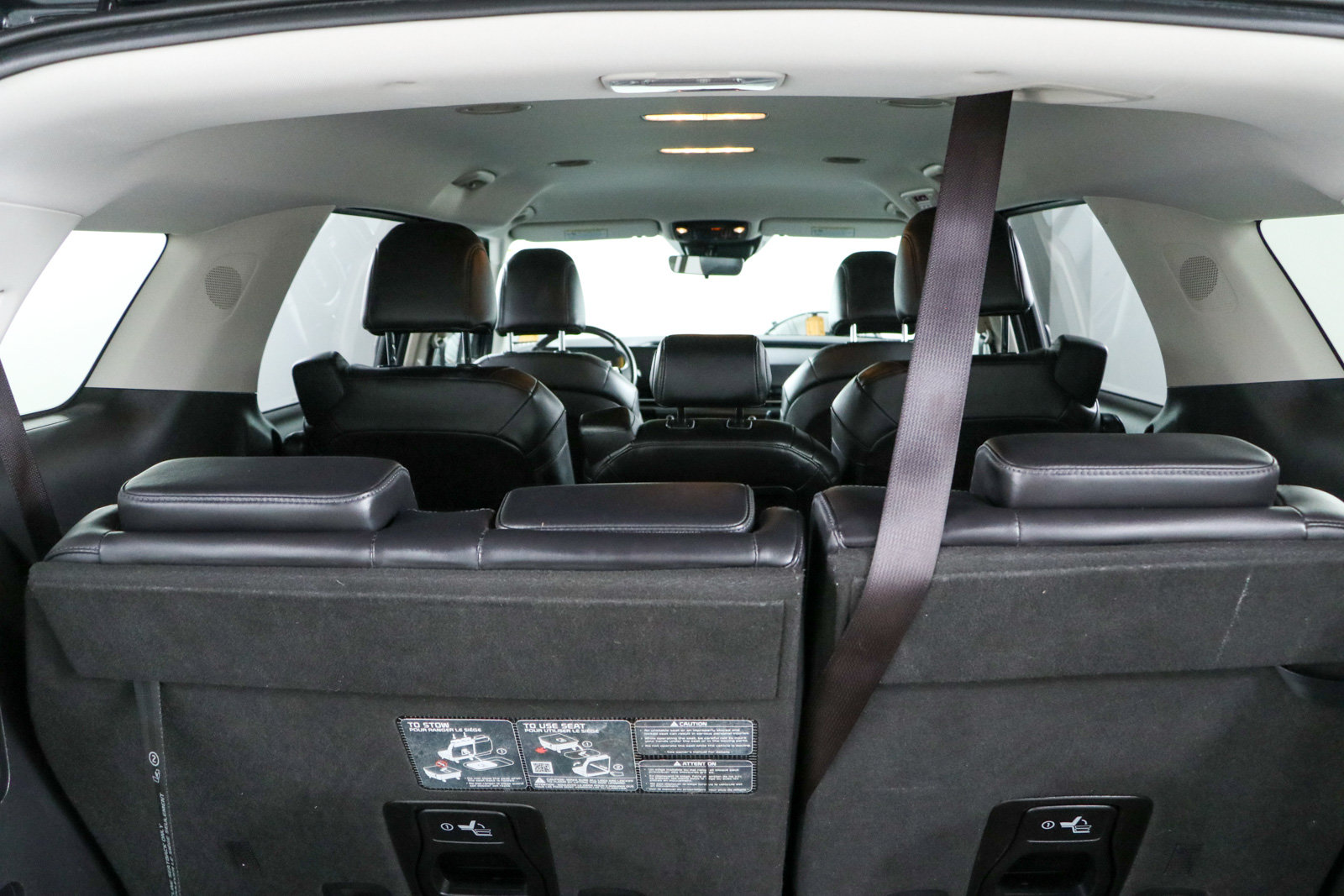 Used 2025 Kia Carnival FWD image 31