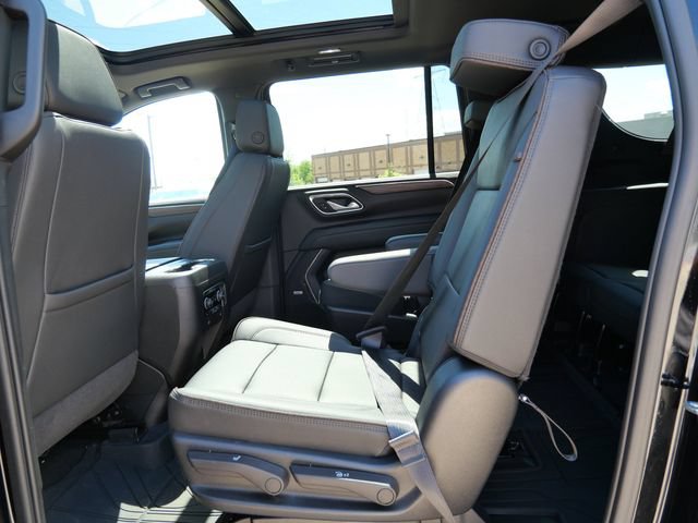 Used 2023 Chevrolet Suburban High Country AWD/4WD image 14