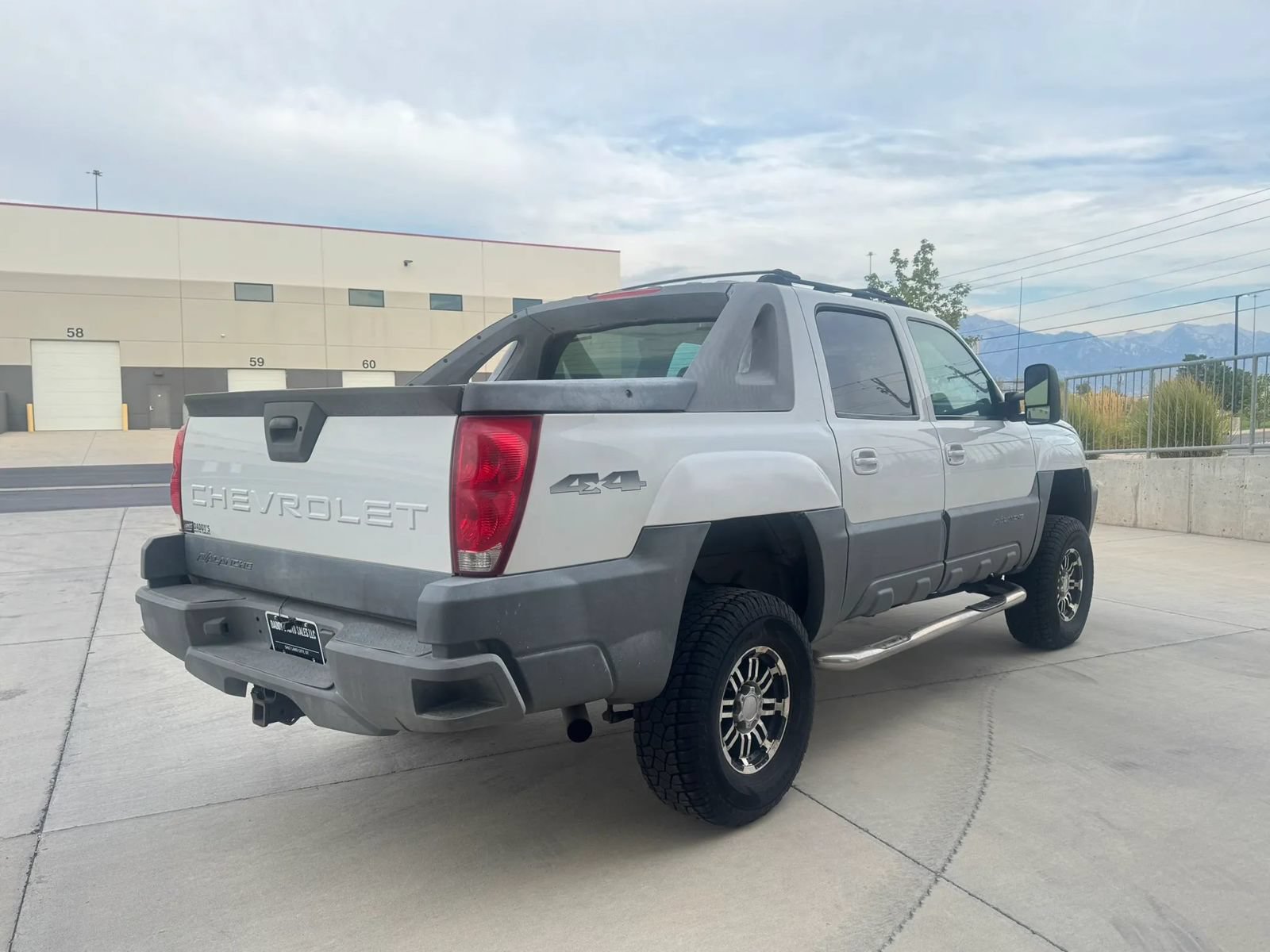 Used 2002 Chevrolet Avalanche 4x4 w/ Convenience Pkg image 5