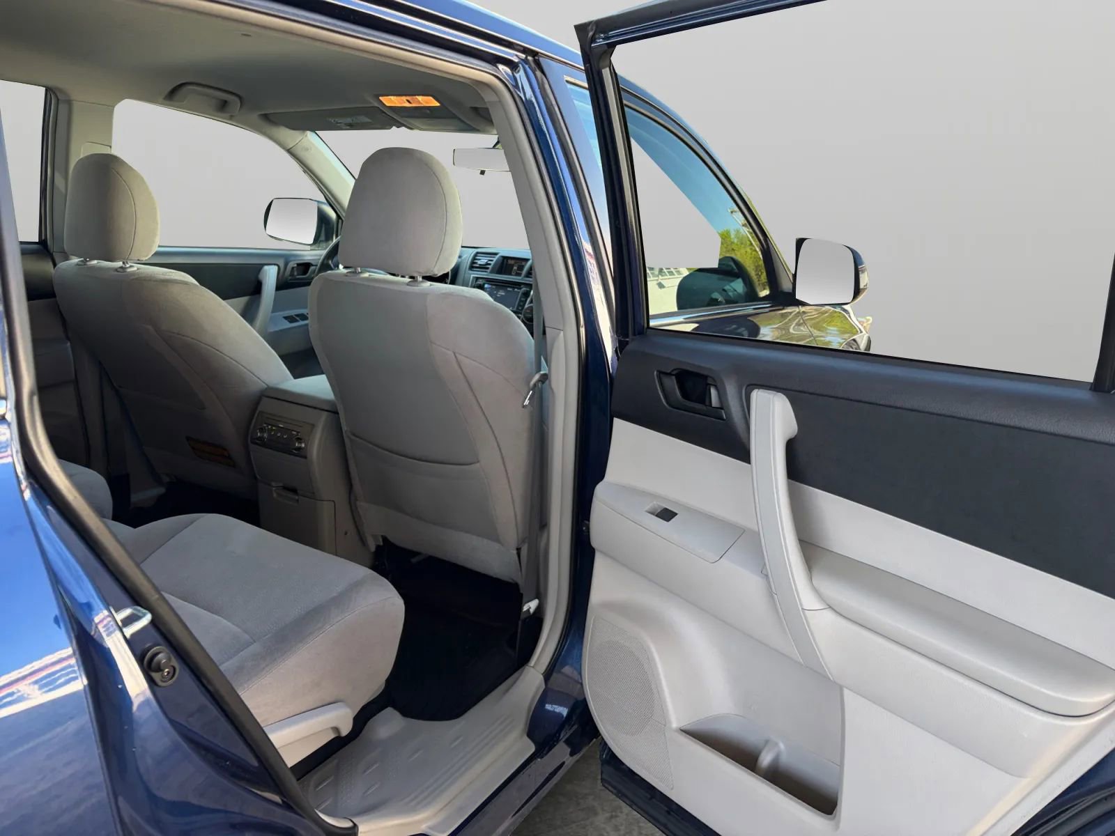 Used 2013 Toyota Highlander 4WD w/ Cold Weather Pkg image 17