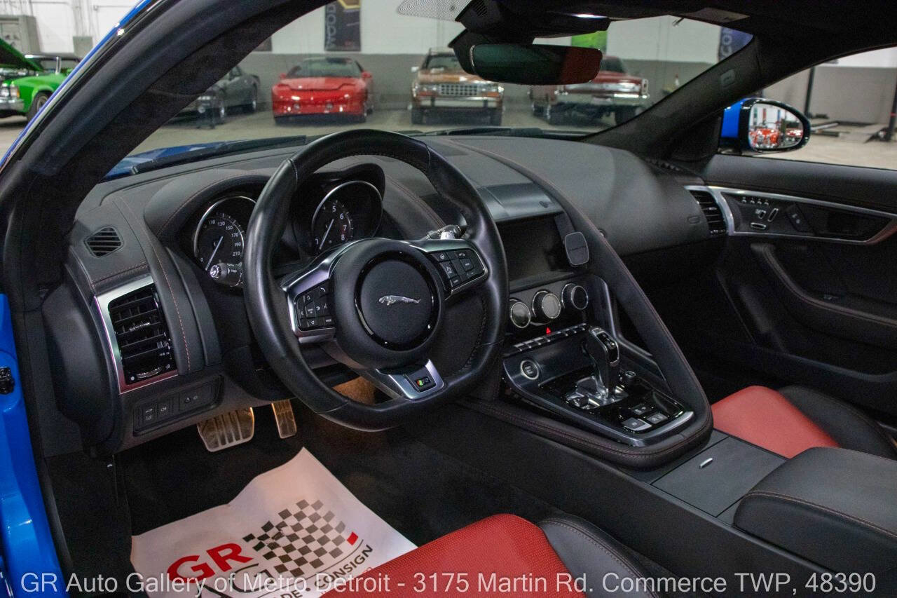 Used 2020 Jaguar F-TYPE R image 16