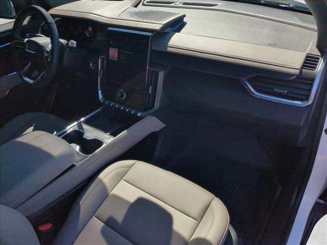 Used 2026 GMC Acadia Elevation w/ Elevation Premium Package FWD image 21
