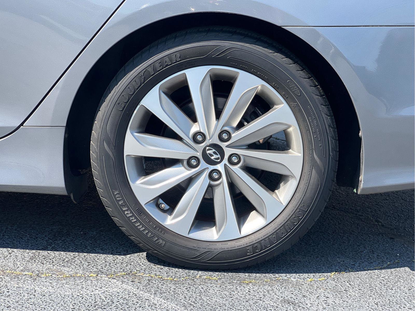 Used 2014 Hyundai Sonata Limited w/ Technology Package 05 FWD image 28