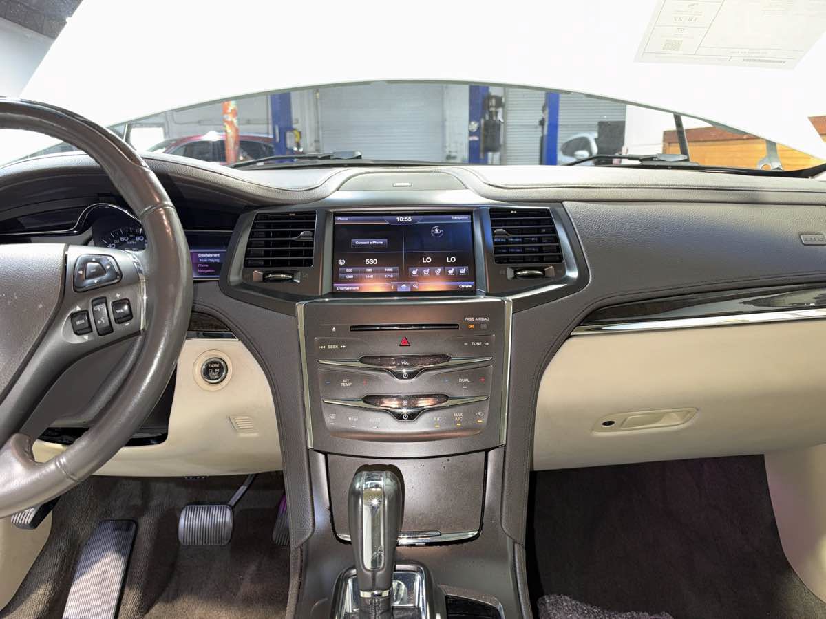 Used 2013 Lincoln MKS FWD image 18