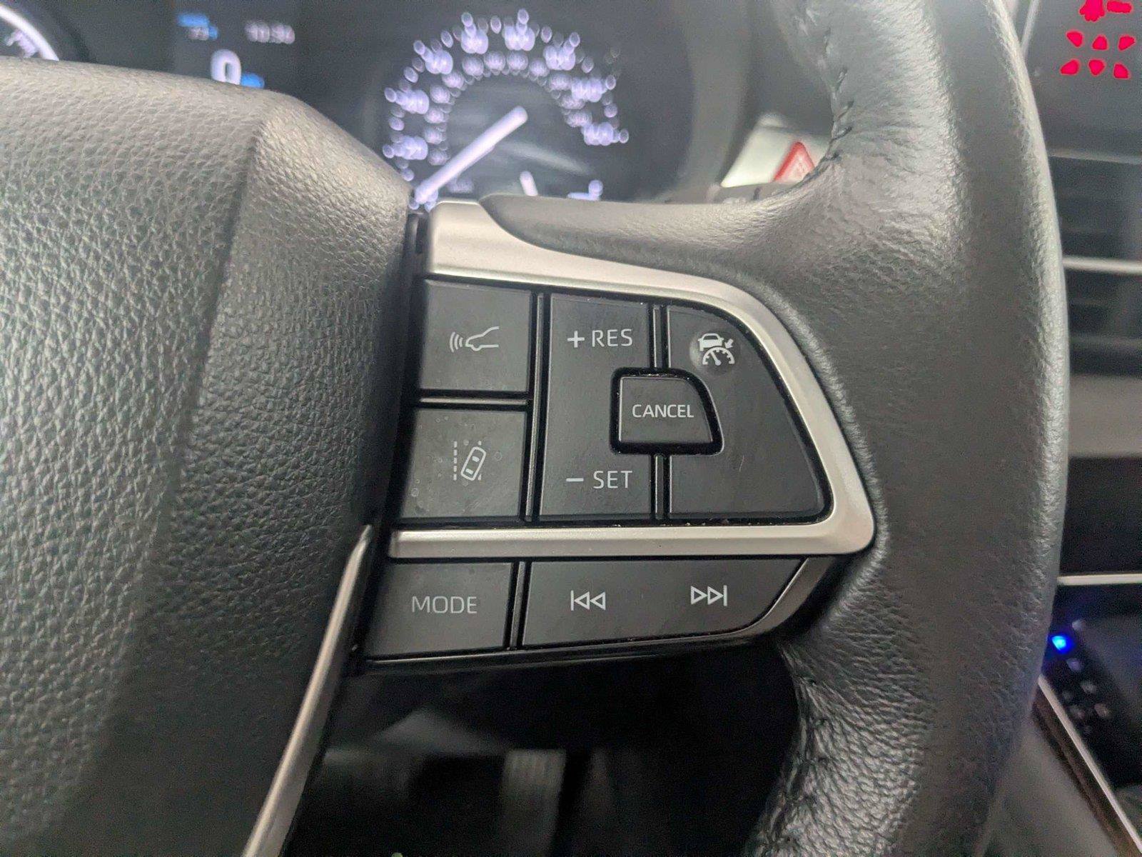 Certified 2024 Toyota Sienna XLE FWD image 20
