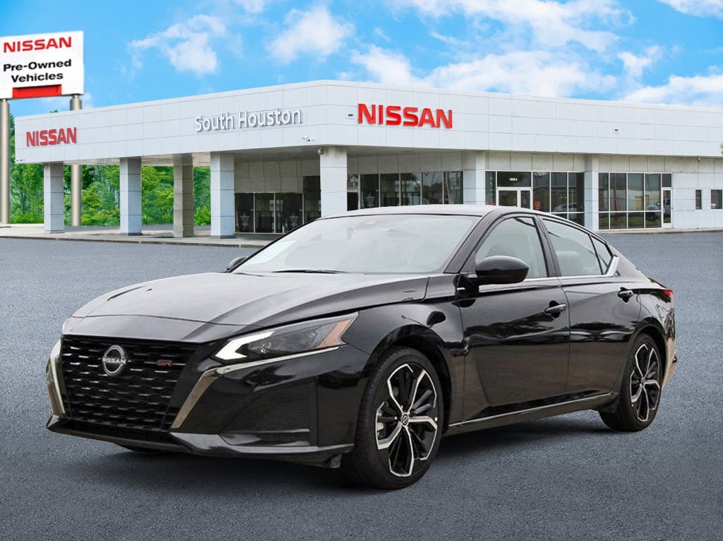 Used 2024 Nissan Altima 2.5 SR w/ SR Premium Package FWD image 2