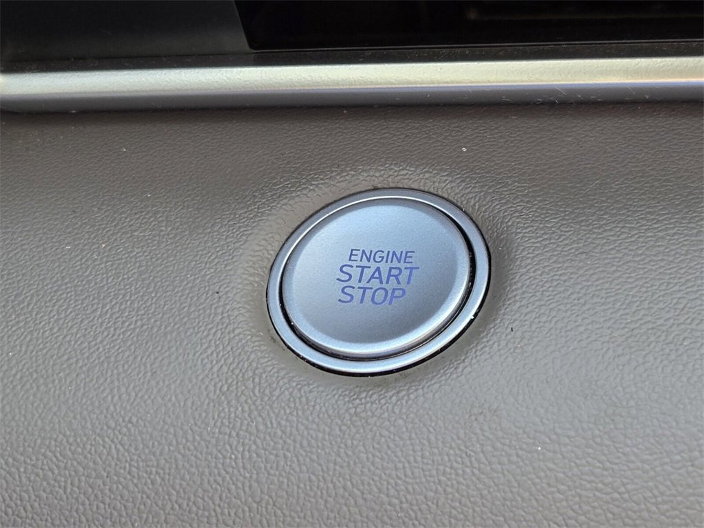 Certified 2023 Hyundai Elantra SEL image 21