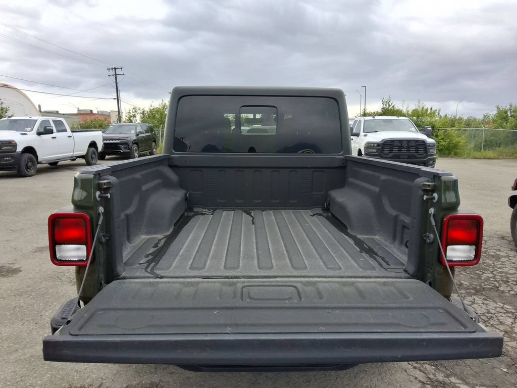 Used 2023 Jeep Gladiator Mojave AWD/4WD image 11