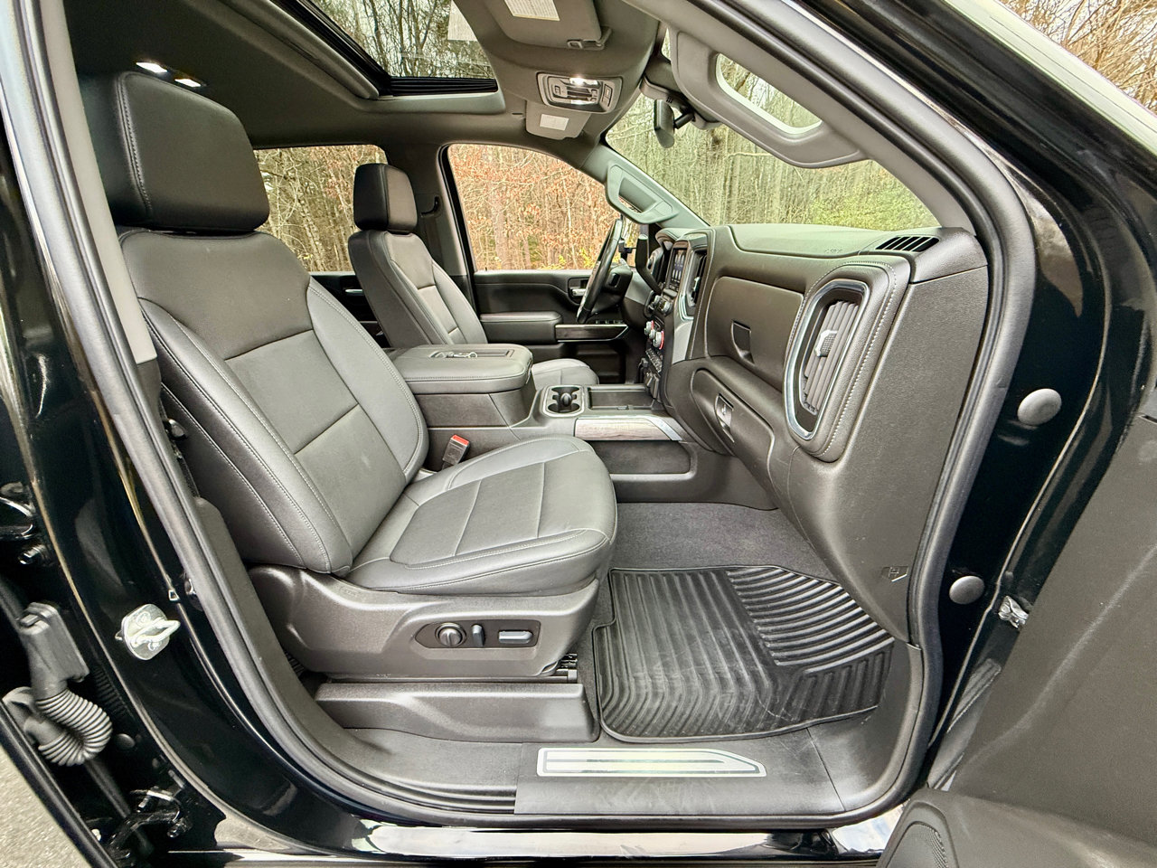 Used 2022 Chevrolet Silverado 2500 LTZ w/ LTZ Plus Package image 32