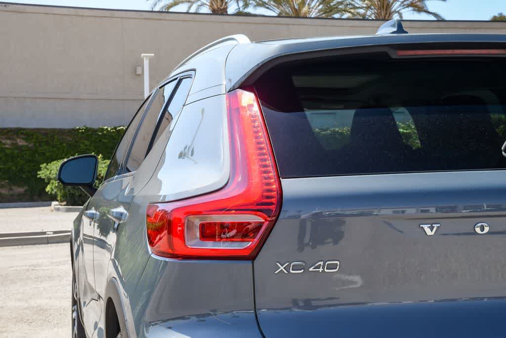 Used 2023 Volvo XC40 B5 Plus AWD/4WD image 6