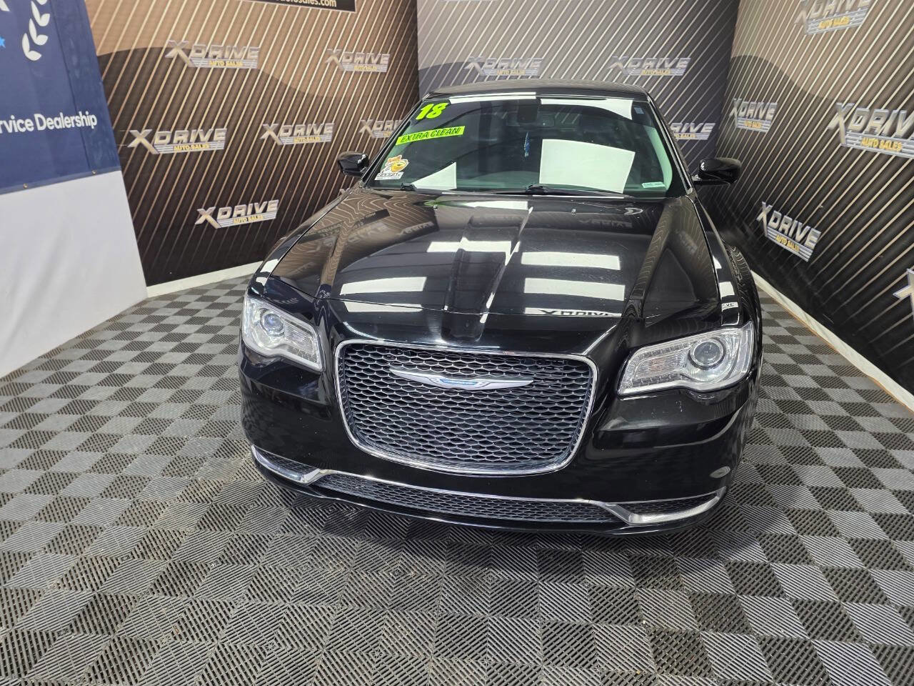 Used 2018 Chrysler 300 Touring L AWD/4WD image 4