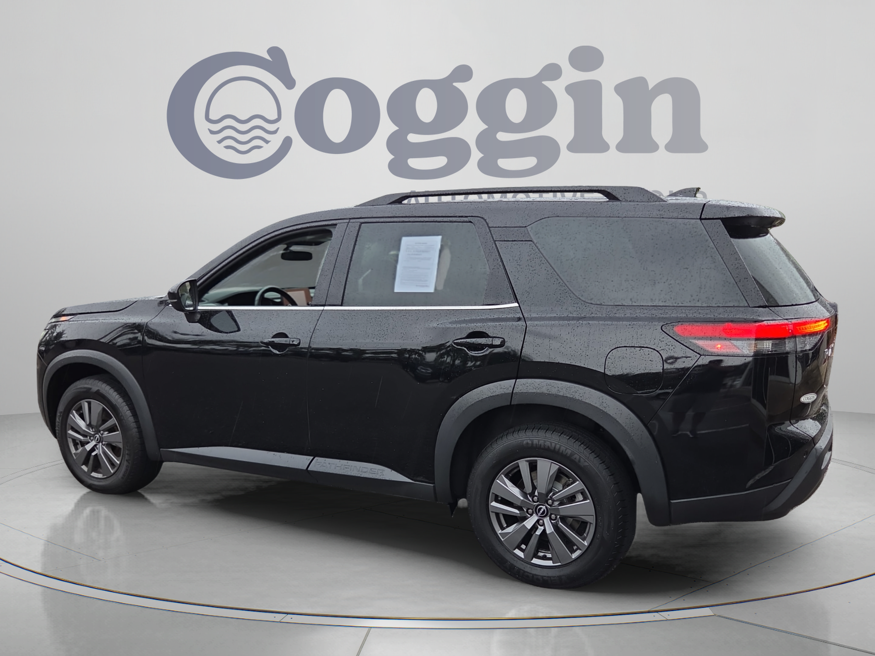 Used 2024 Nissan Pathfinder SV FWD image 3