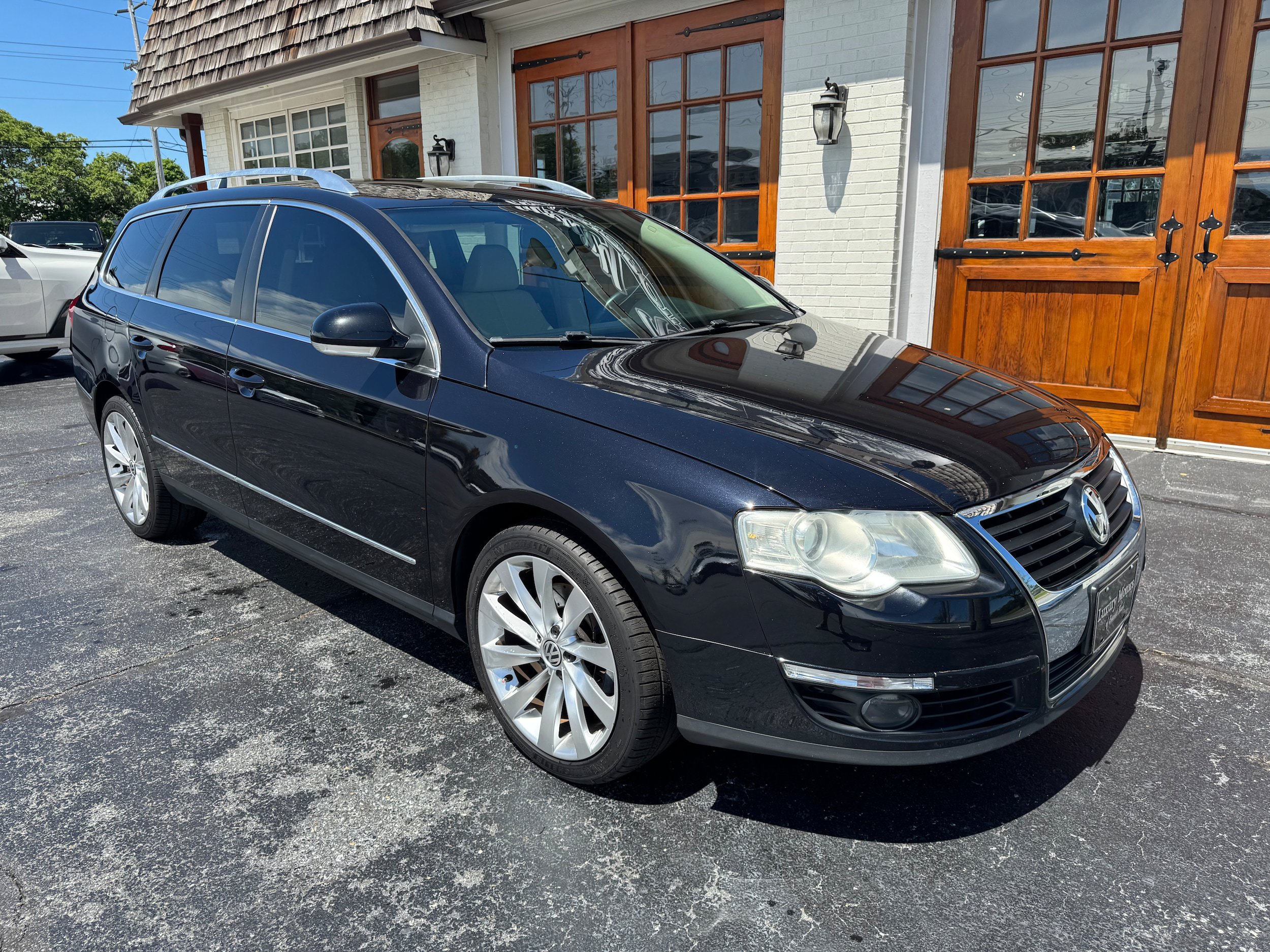 Used 2010 Volkswagen Passat Komfort FWD image 2