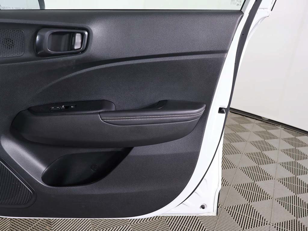 Certified 2024 Hyundai Venue Limited FWD image 20