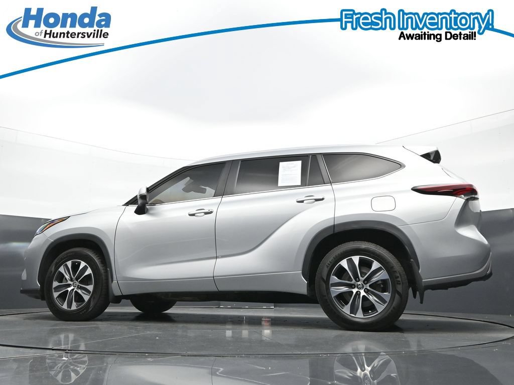 Used 2024 Toyota Highlander XLE FWD image 35