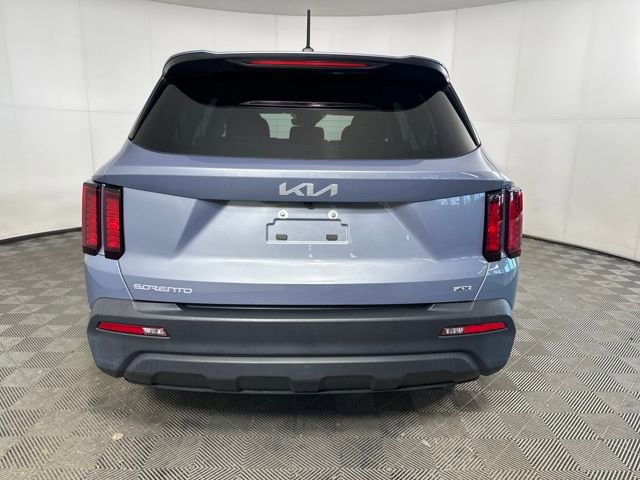 Used 2023 Kia Sorento LX image 4