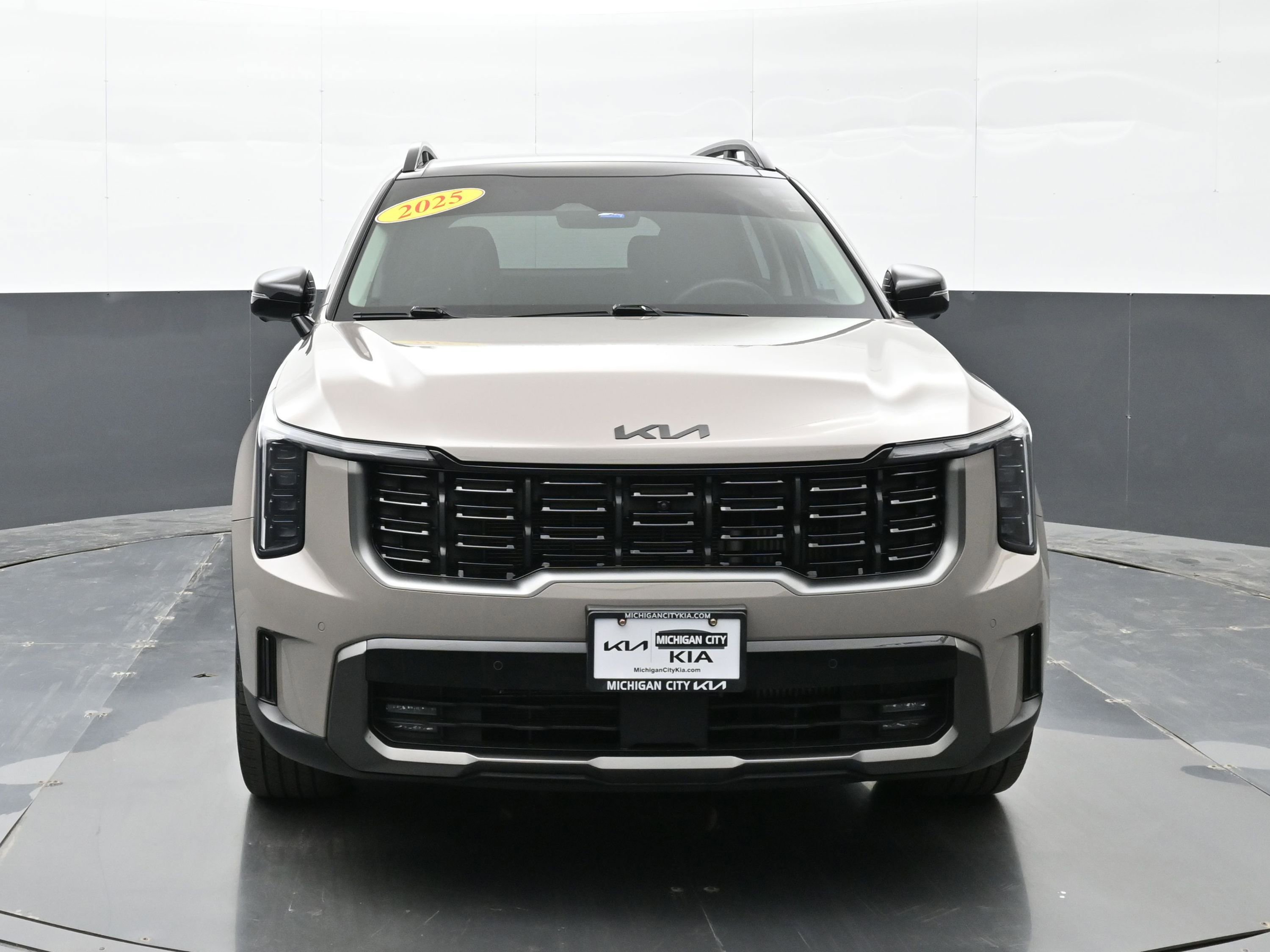 Used 2025 Kia Sorento SX image 3