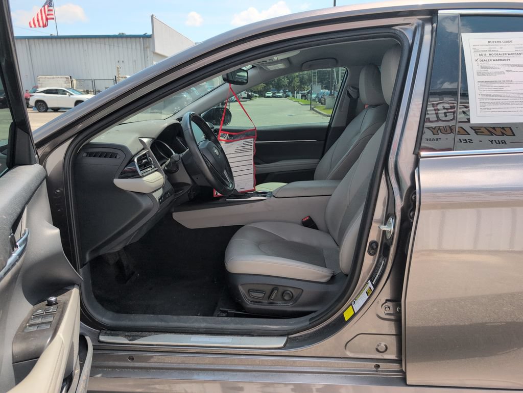 Used 2022 Toyota Camry XLE FWD image 10