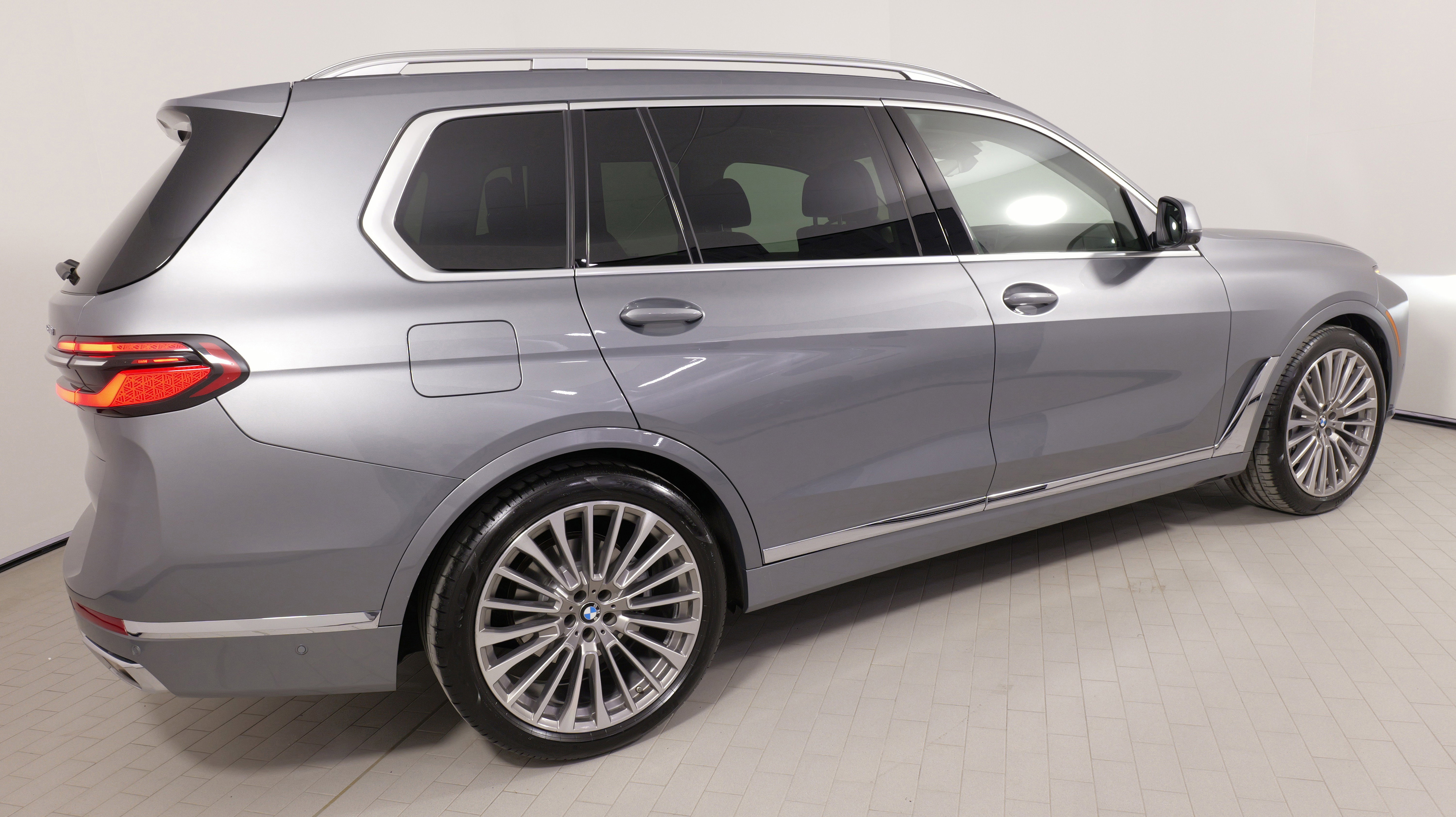 Used 2023 BMW X7 xDrive40i image 11
