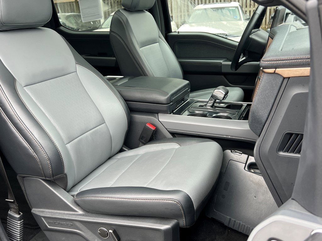 Used 2024 Ford F150 Lightning Lariat image 10