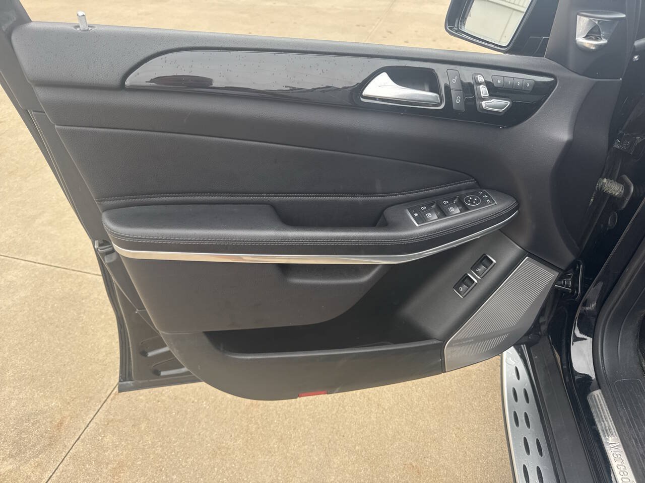 Used 2017 Mercedes-Benz GLS 550 4MATIC image 10