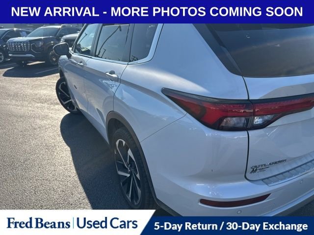 Used 2024 Mitsubishi Outlander SE image 2