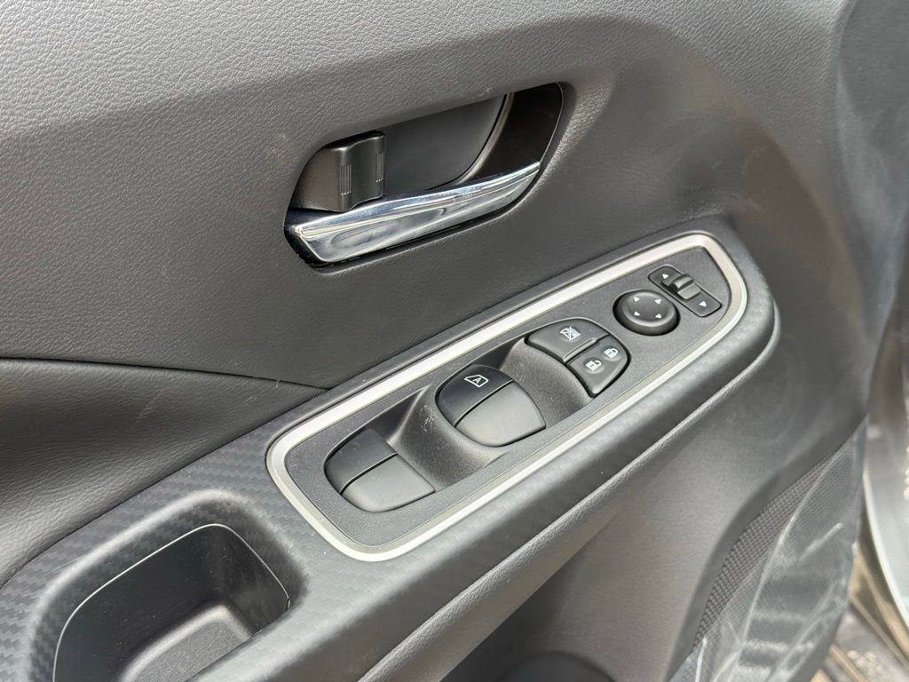 New 2025 Nissan Versa SR w/ Trunk Package image 14
