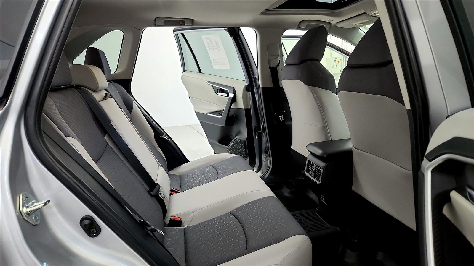 Used 2023 Toyota RAV4 XLE w/ Convenience Package image 18