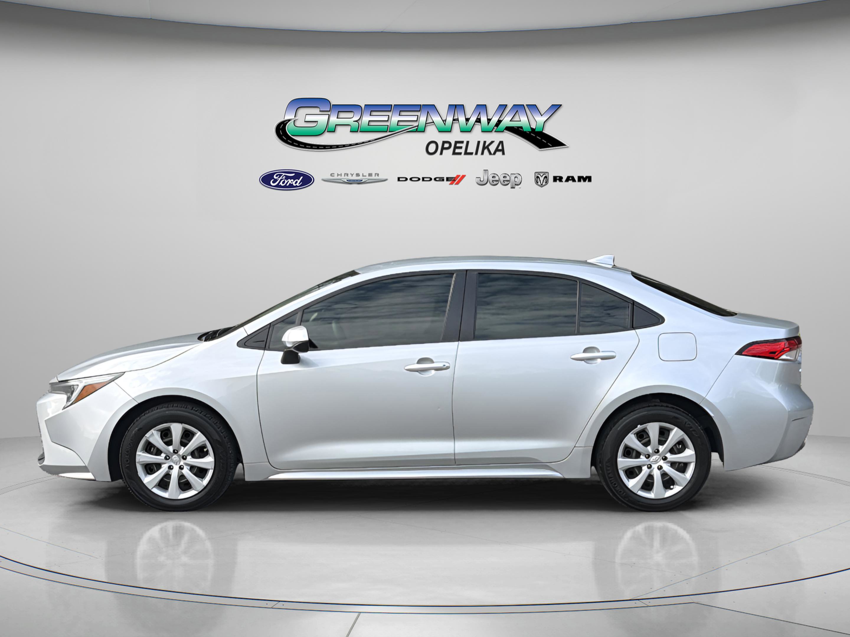 Used 2024 Toyota Corolla LE FWD image 4