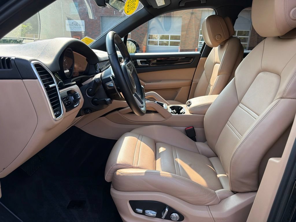 Used 2020 Porsche Cayenne AWD/4WD image 14