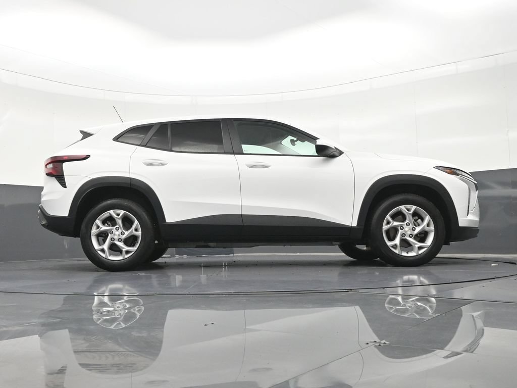 Used 2024 Chevrolet Trax LS w/ LS Convenience Package FWD image 28