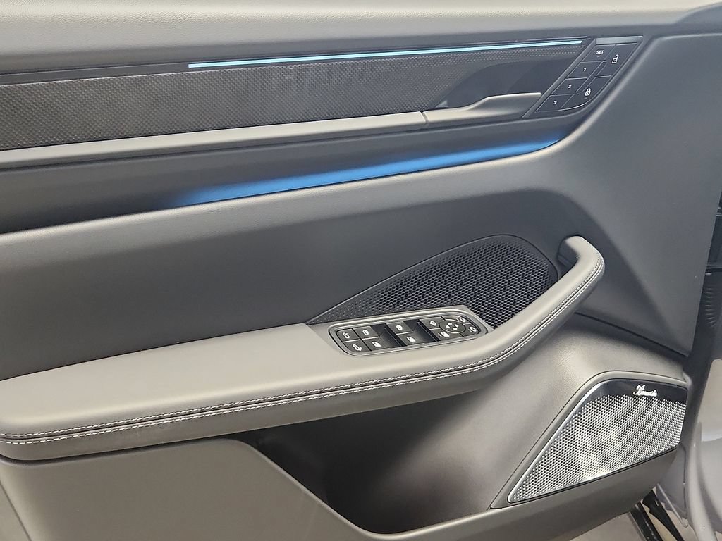 New 2026 Porsche Macan Turbo Electric AWD/4WD image 13