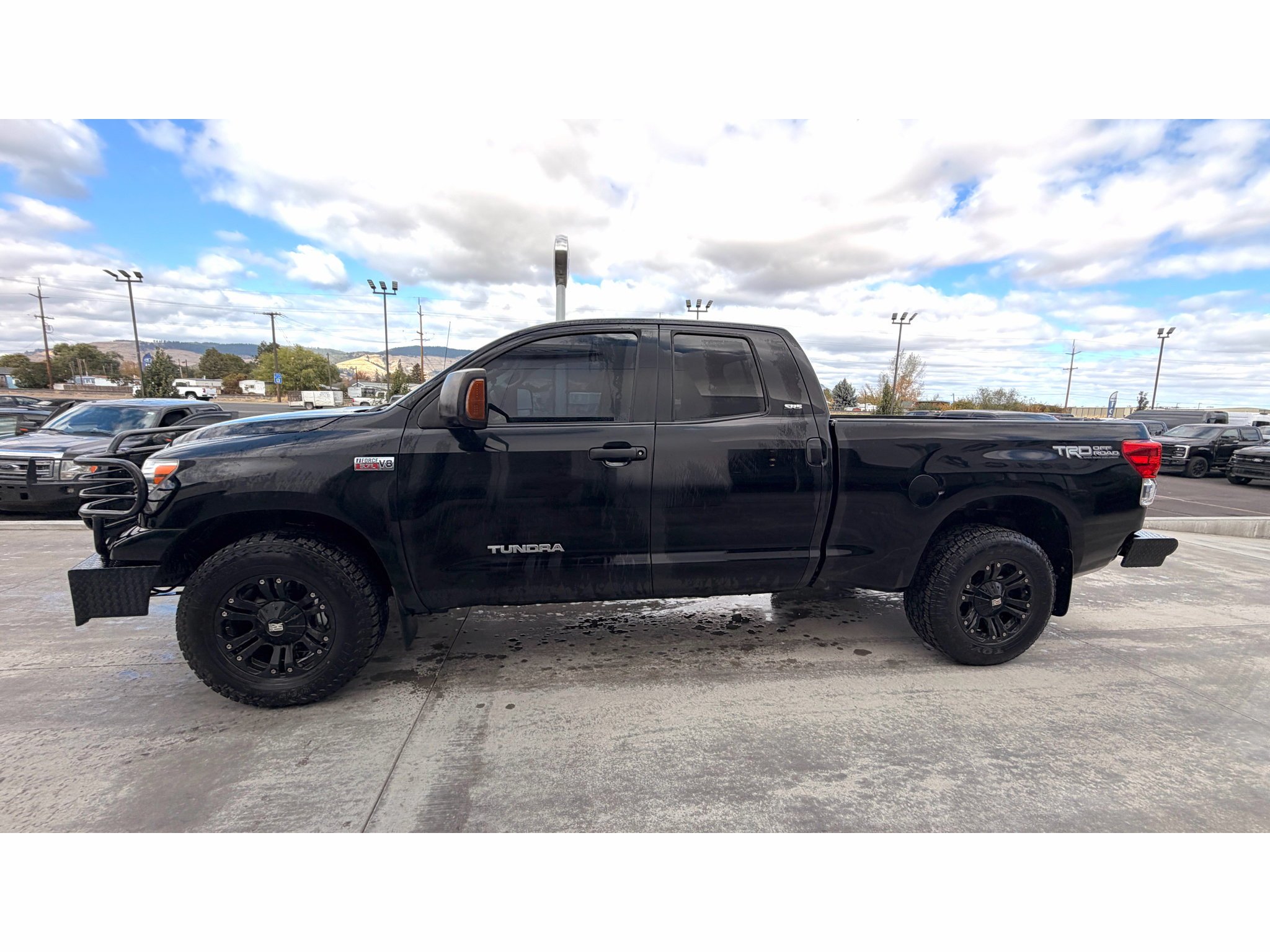 Used 2010 Toyota Tundra 4x4 Double Cab w/ TRD Off-Road Pkg image 6