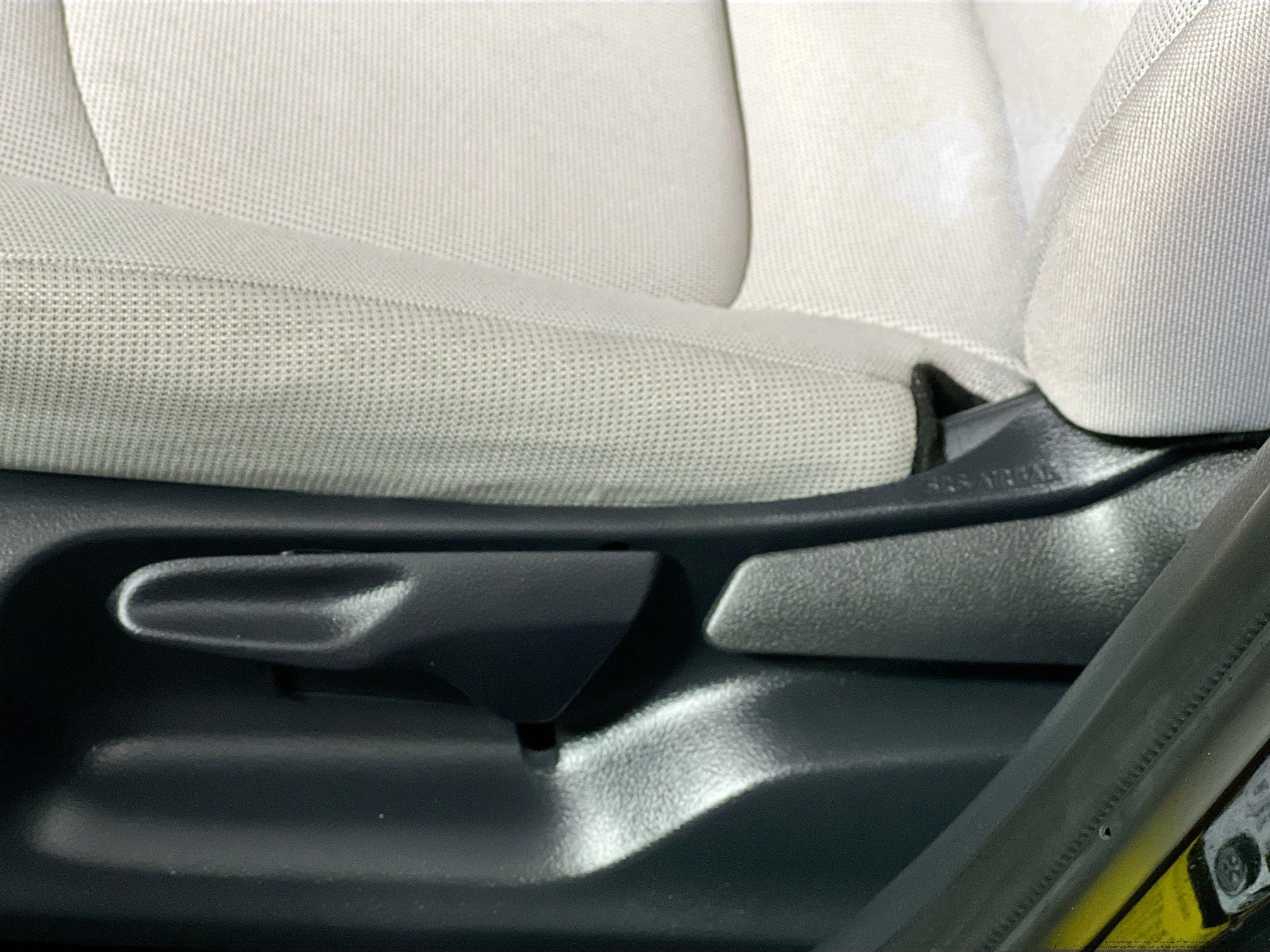 Used 2025 Toyota Corolla Cross L image 15