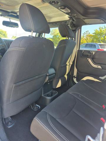 Used 2016 Jeep Wrangler Unlimited Sahara w/ Connectivity Group AWD/4WD image 18
