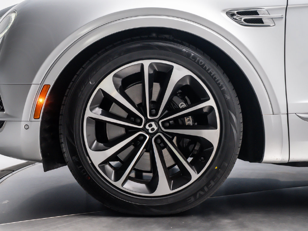 Used 2019 Bentley Bentayga AWD/4WD image 12