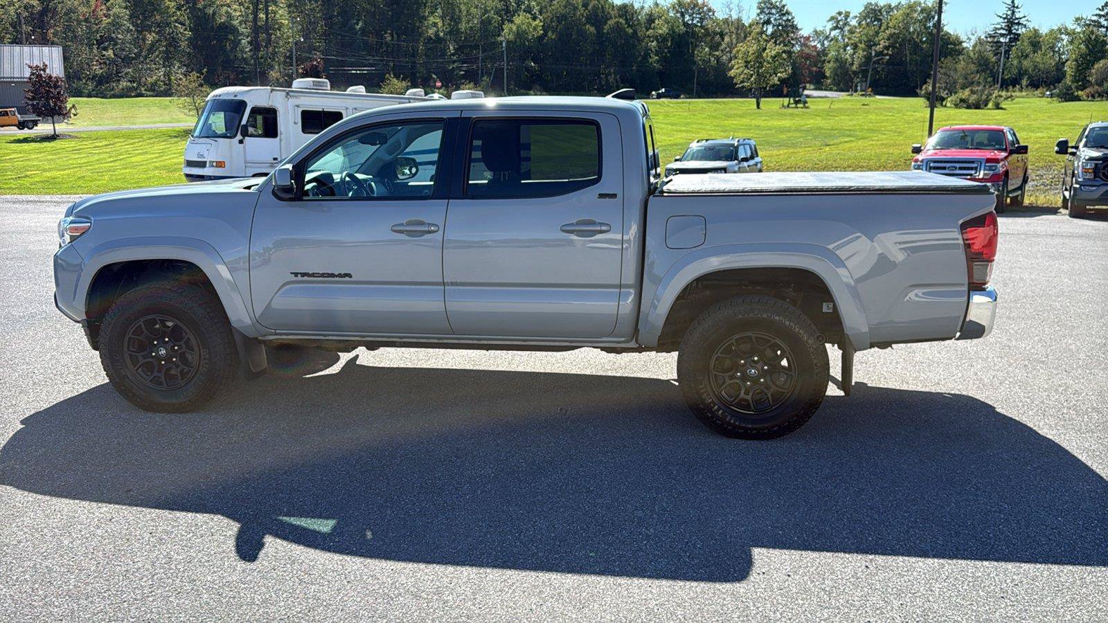 Used 2019 Toyota Tacoma SR5 AWD/4WD image 6