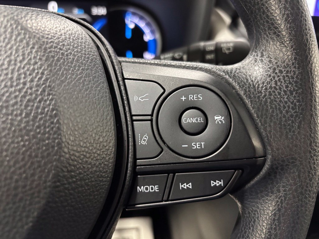 Used 2025 Toyota RAV4 XLE AWD/4WD image 20