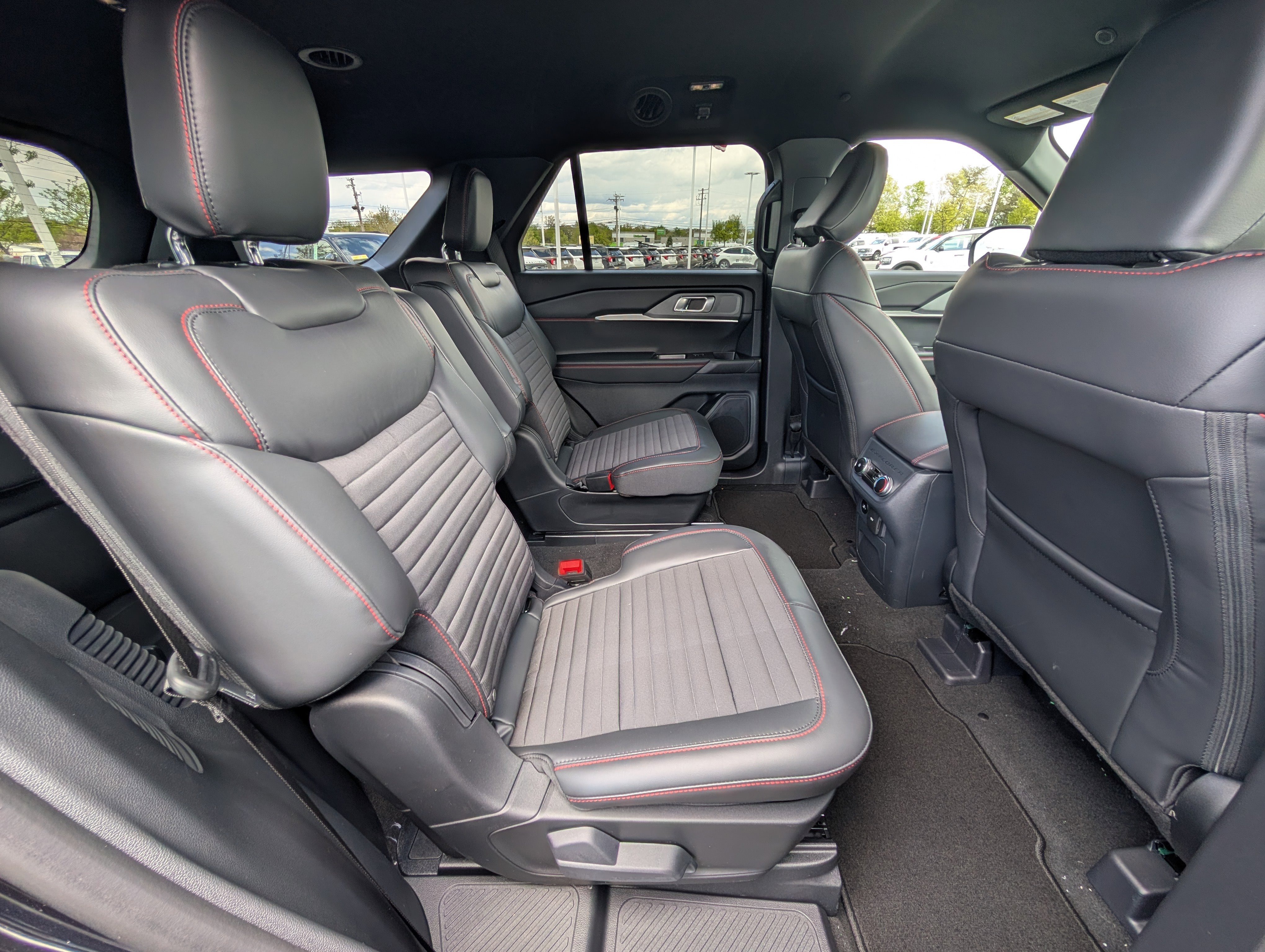 New 2026 Ford Explorer ST-Line AWD/4WD image 7