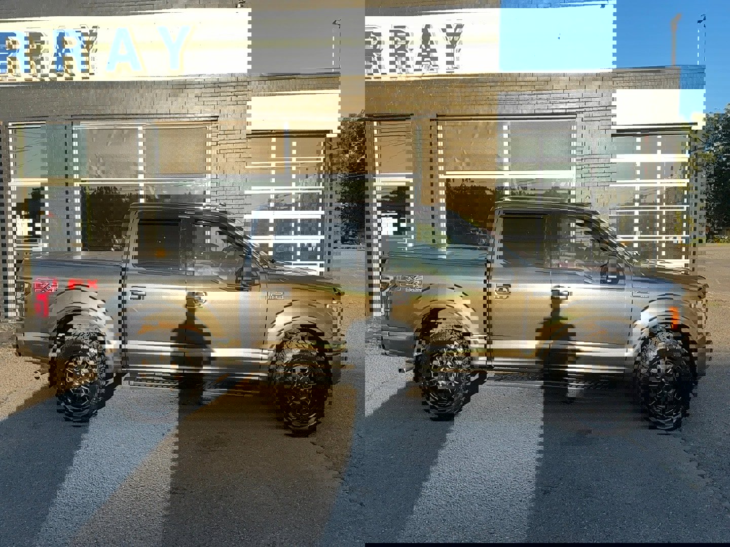 Used 2018 Ford F150 XLT w/ Equipment Group 302A Luxury image 11