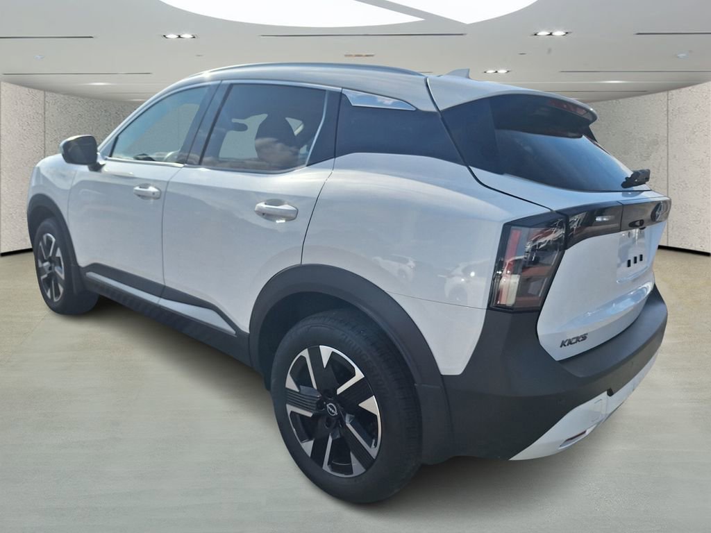 Used 2025 Nissan Kicks SR image 3
