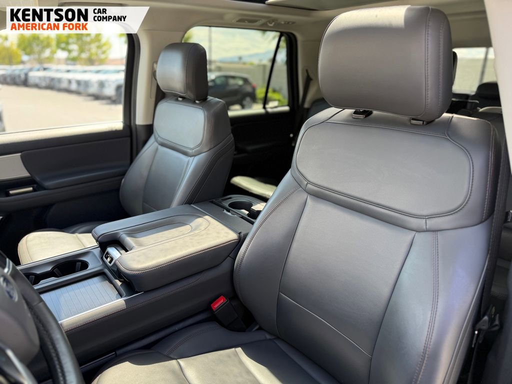 Used 2025 Ford Expedition Active AWD/4WD image 32