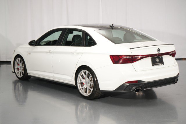 Used 2025 Volkswagen Jetta GLI Autobahn FWD image 15