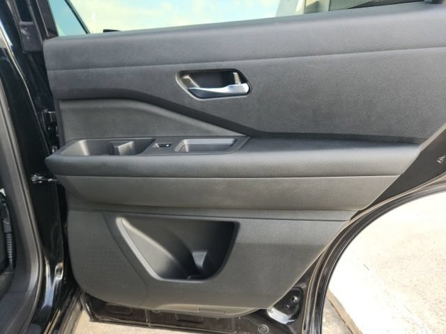 Used 2022 Nissan Pathfinder SV w/ SV Premium Package FWD image 19