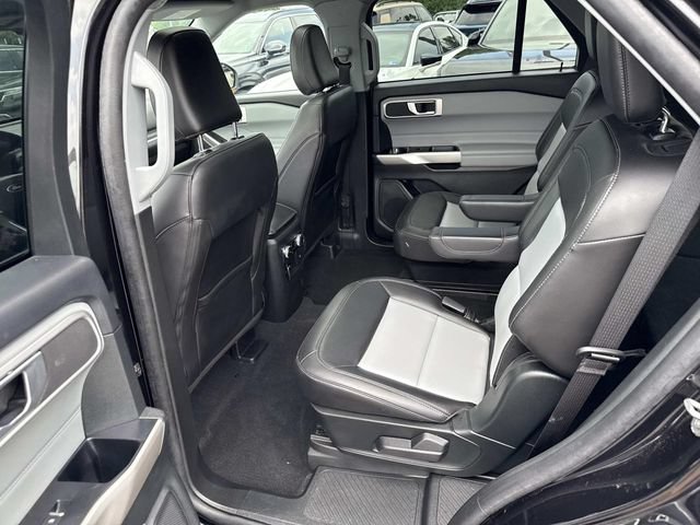 Used 2023 Ford Explorer XLT w/ Equipment Group 202A AWD/4WD image 17