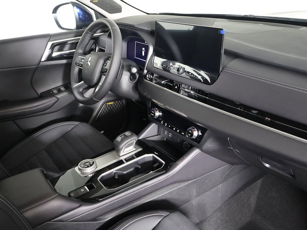 New 2025 Mitsubishi Outlander SE image 31