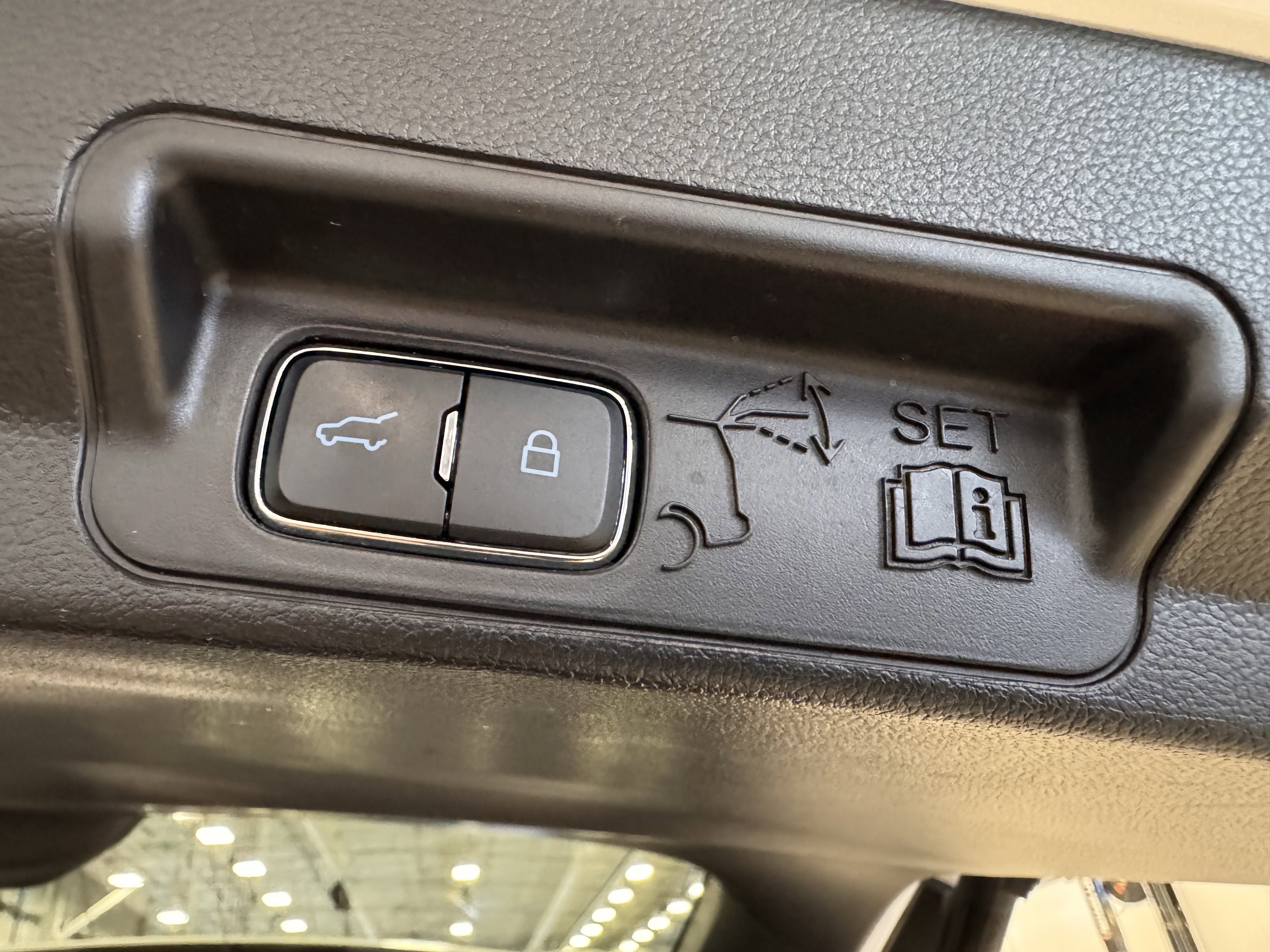 Used 2020 Ford Explorer Limited w/ Class III Trailer Tow Package image 27