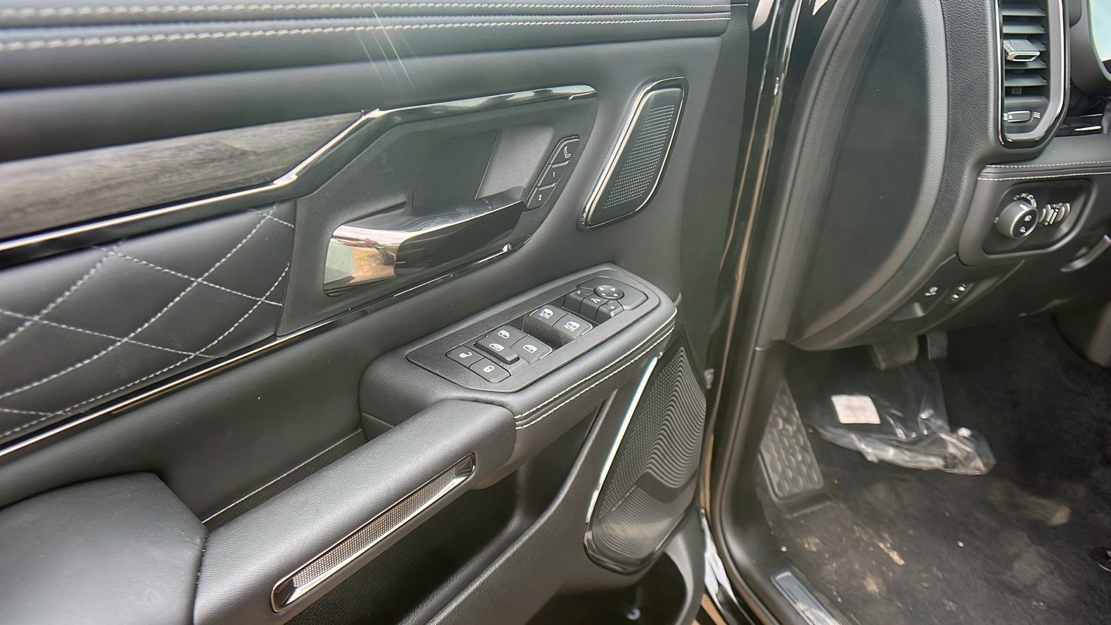 New 2026 RAM 1500 Limited image 15