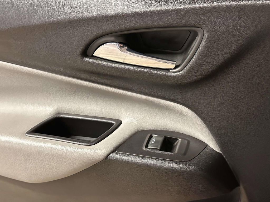 Used 2022 Chevrolet Equinox LS AWD/4WD image 18